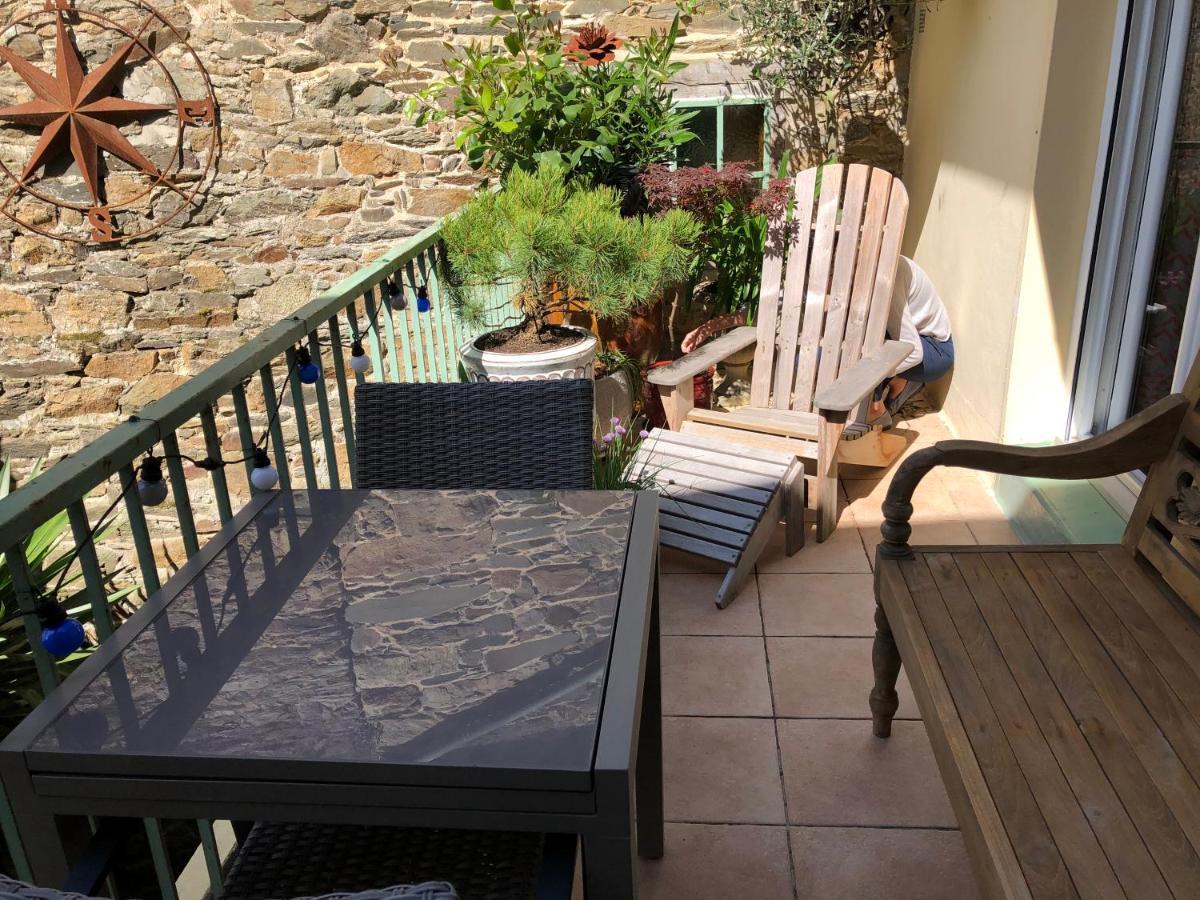 Appartement De 1634 Avec Balcon Au Sud Sur Jardin En Plein Coeur Historique Tréguier Buitenkant foto